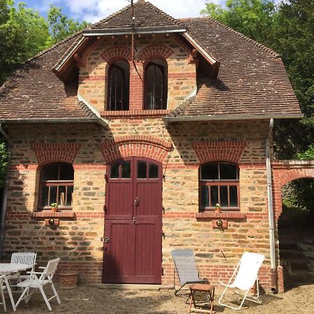 Gite Les Ecuries Du Manoir De Benedicte Cahan Exterior photo