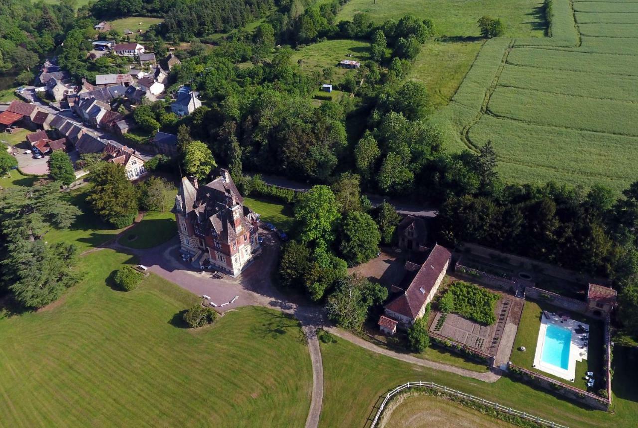 Gite Les Ecuries Du Manoir De Benedicte Cahan Exterior photo